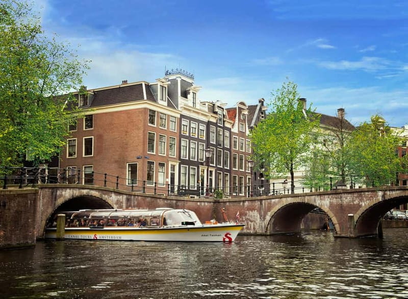 Amsterdam: Heated Canal Cruise Including Audioguide - Should you book this heated Amsterdam canal cruise?