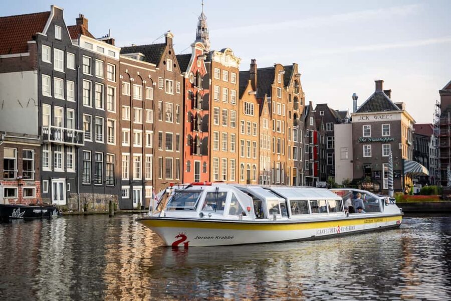 Amsterdam: Heated Canal Cruise Including Audioguide - Choosing your departure: Damrak, Central Station, or the Rijksmuseum