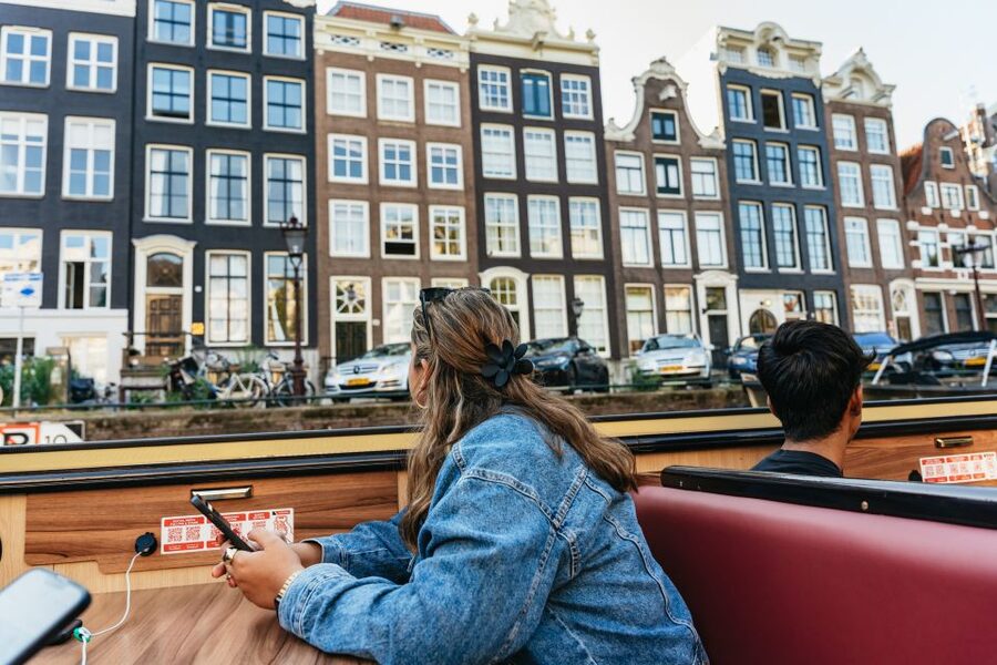 Amsterdam: Heated Canal Cruise Including Audioguide - Audio guide that actually helps you understand the sights