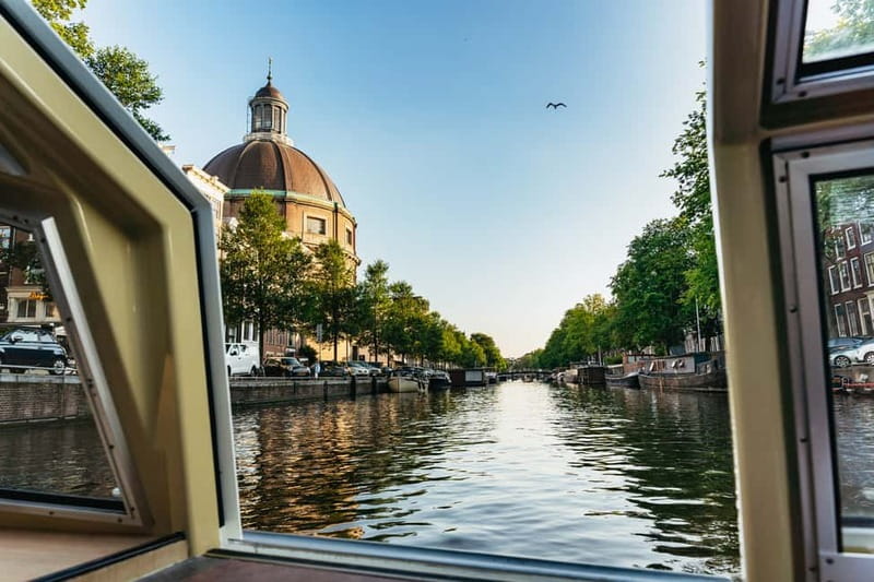 Amsterdam: Heated Canal Cruise Including Audioguide - Comfort extras: Wi-Fi, toilet, heated cabin, and hot chocolate