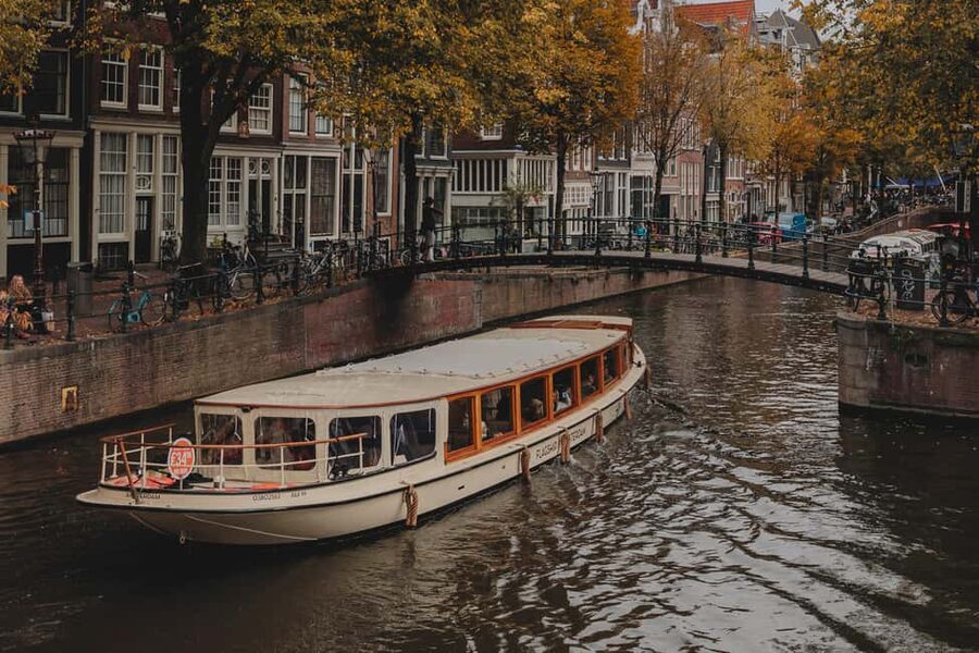 Amsterdam: Heated Canal Cruise with Unlimited Drinks & Bite - Who This Tour Suits Best (And Who Should Skip It)