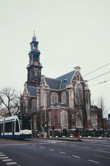 Amsterdam: Hidden Gems and Highlights in DE/EN/IT - Inside courtyard access: 3 to 4 entrances you usually never see
