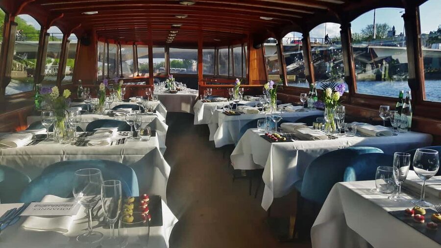 Amsterdam: High-End 3-Course Dinner Canal Cruise - Your Night Views: Bridges, Canal Houses, and Soft Lighting