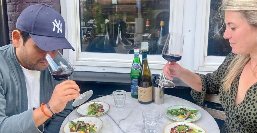 Amsterdam: High Wine at wine bar Paskamer, 3-rounds - Why a Paskamer high wine feels like the right kind of Amsterdam night