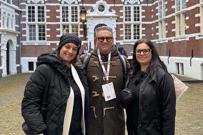 Amsterdam Highlights and Hidden Gems Walking Tour with Fun Guide - What makes this guide so effective on the street