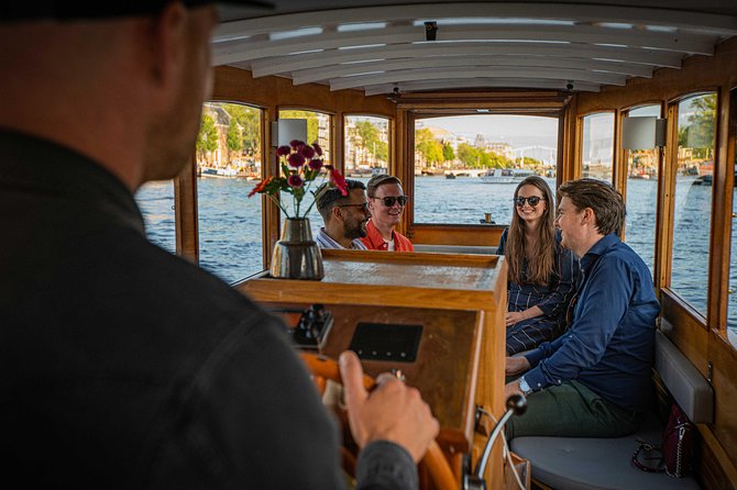 Amsterdam Highlights Canal Cruise with a Drink - The smartest way to start Amsterdam: a calm cruise with local context