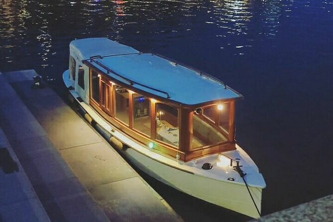 Amsterdam Highlights Canal Cruise with a Drink - Your local host: what to expect from the captain and guide style