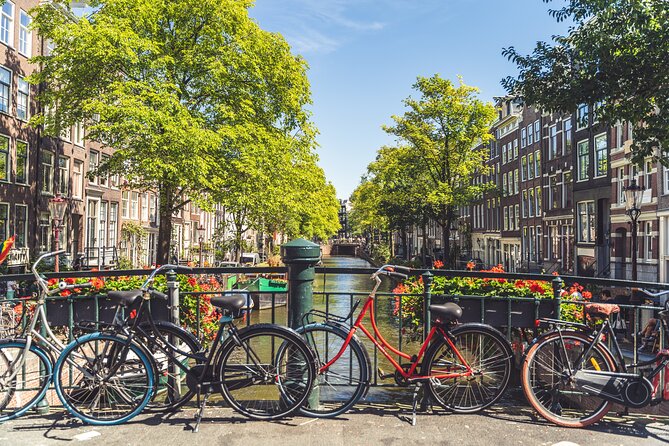 Amsterdam Highlights Small-Group Walking Tour - First stop: Beursplein, the bull, and Pierre Cuypers at Centraal