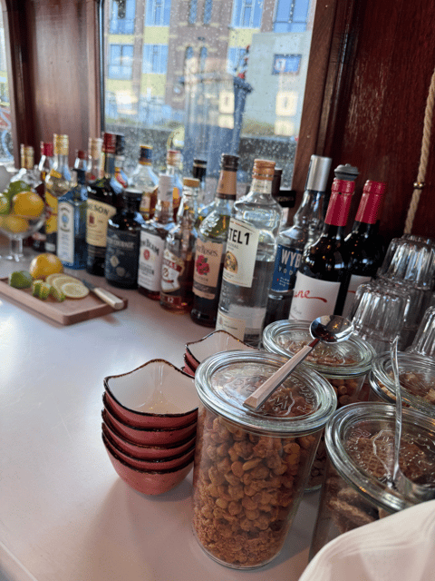 Amsterdam: Historic Boat Cruise with open bar and nibbles - Your 1.5-Hour Route: From Hotel Canalview Through Amsterdam-Centrum