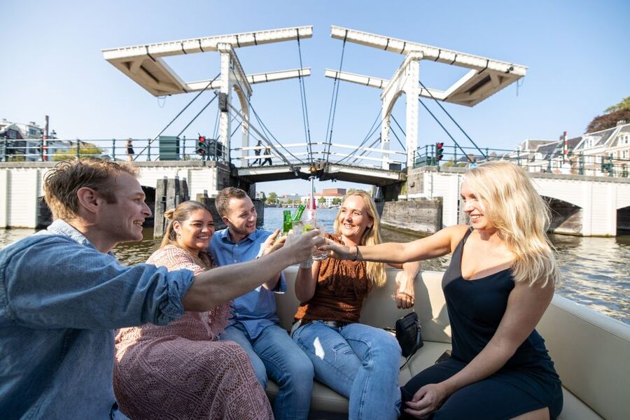 Amsterdam: Historic Boat Cruise with open bar and nibbles - Comfort Details That Matter On A Small Boat
