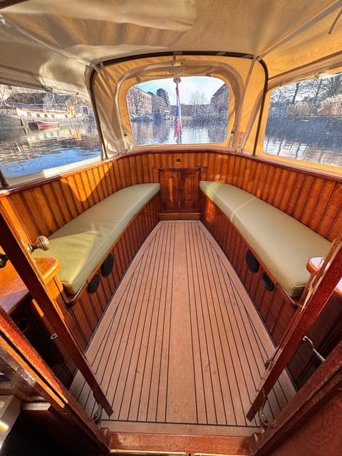 Amsterdam: Historic Boat Cruise with open bar and nibbles - Who Should Book This Cruise, And Who Might Skip It