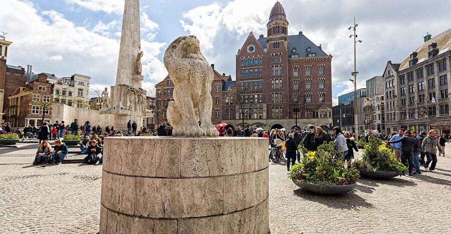 Amsterdam: Historic Walking Tour - Starting at Damrak, meeting your licensed guide in the center
