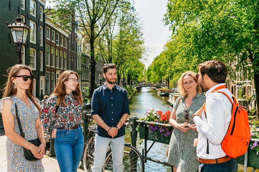 Amsterdam: Historical Highlights Walking Tour with Tasting - Dam Square and the fast way to get oriented in Amsterdam