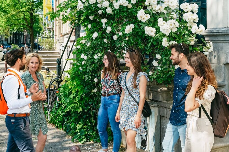 Amsterdam: Historical Highlights Walking Tour with Tasting - UNESCO Canal District on foot, not just photos