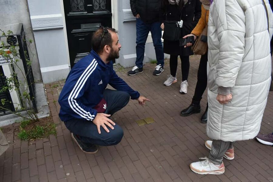 Amsterdam: History, Hidden Gems & Future Eco-Walking Tour - Antonis on pace, stories, and that extra hour possibility