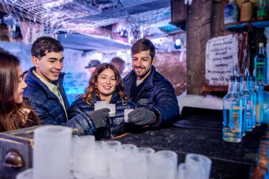 Amsterdam: Icebar Entry Ticket with 3 Drinks - Crowds, timing, and the value question