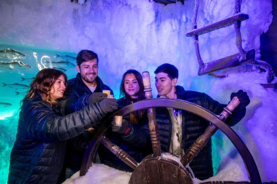 Amsterdam: Icebar Entry Ticket with 3 Drinks - Getting there near Rembrandtplein, and why your timeslot matters
