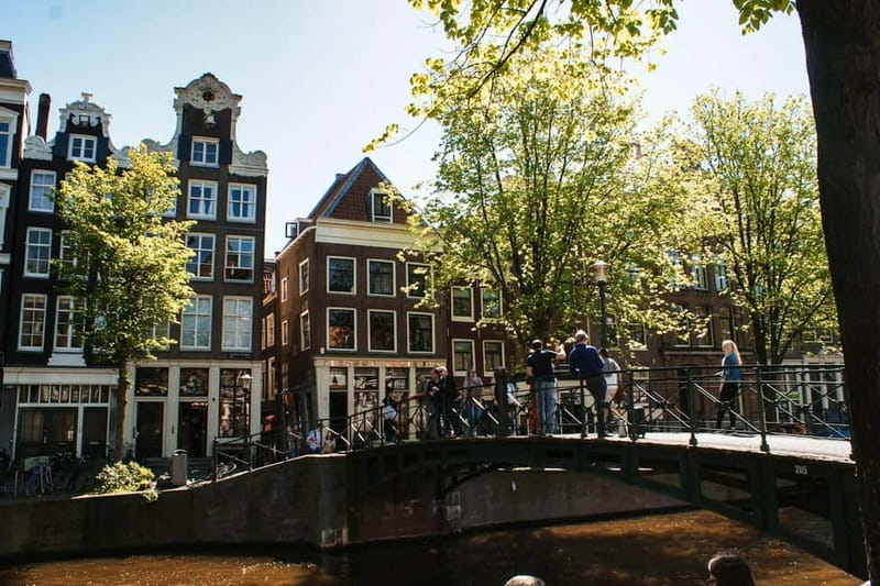 Amsterdam: Iconic Canals & Historic Sights Walking Tour - The Jewish Quarter, wartime stories told with care