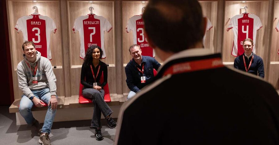 Amsterdam: Johan Cruijff Arena VIP Tour - The pitch from above: skybox drink and view time