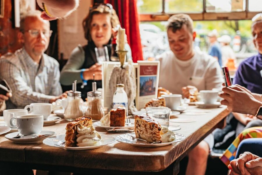 Amsterdam: Jordaan District Local Food Walking Tour - How the Drinks And The 3-Hour Pace Work In Real Life