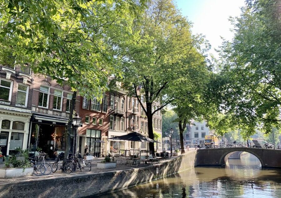 Amsterdam: Jordaan District Tour with a German guide - Meeting at Anne Frank Monument, and how the 90 minutes really plays out