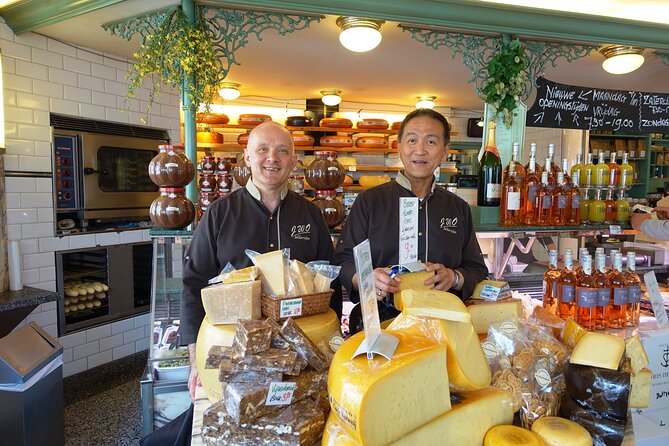 Amsterdam Jordaan Food & Drinks Tour with Eating Europe - Café de Poort Gouda tasting and how to read cheese aging