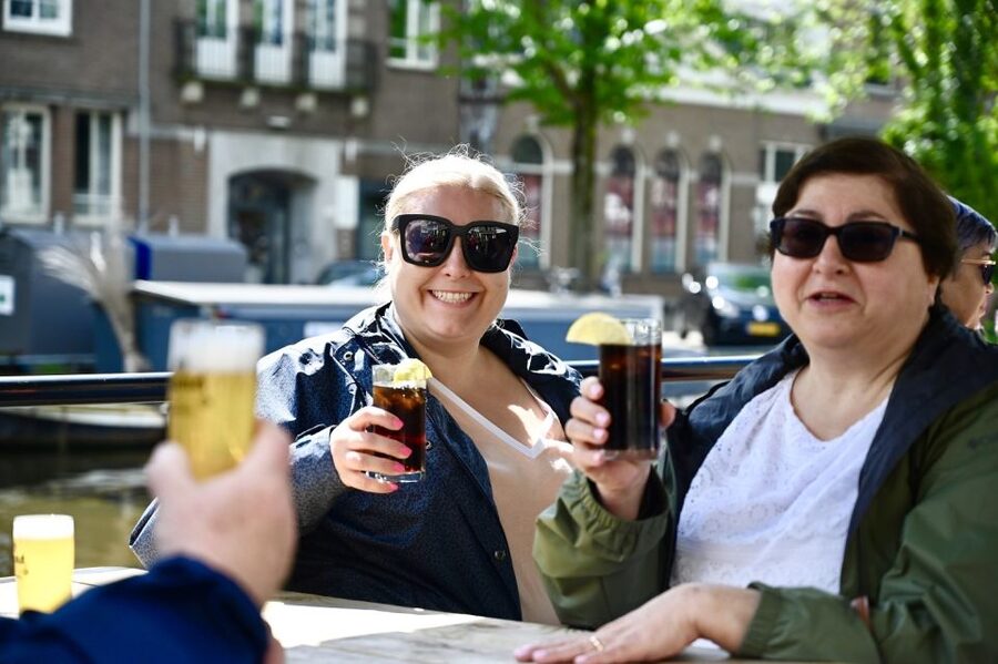 Amsterdam: Jordaan Food Tour of 10+ Local Classic Tastings - Fish stop realities: herring on weekdays and Broodjr Half Om on Sundays