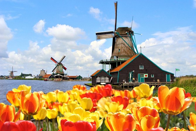 Amsterdam: Keukenhof and Zaanse Schans Windmills Guided Day Trip - The clog workshop and cheese farm stops: small, focused, very Dutch