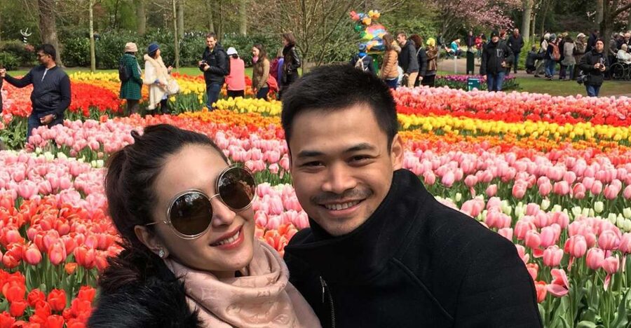 Amsterdam: Keukenhof Tulip Garden and Giethoorn Experience - Keukenhof gardens in spring: how to use 3.5 hours well