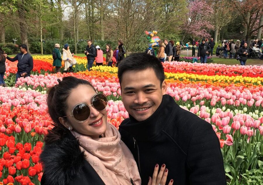 Amsterdam: Keukenhof Tulip Garden and Giethoorn Experience - Food, comfort, and weather planning for a rain-or-shine day