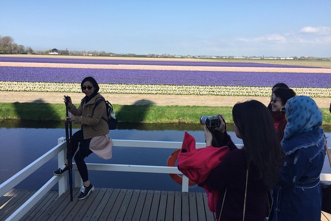 Amsterdam: Keukenhof Tulip Gardens and Giethoorn with Boat Tour - Who this tour suits best, and who should consider separating days