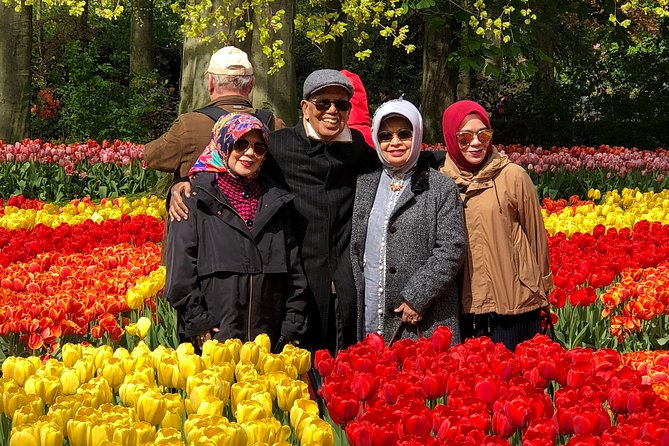 Amsterdam: Keukenhof Tulip Gardens and Giethoorn with Boat Tour - Entering Keukenhof near Lisse: 3 hours for 7 million bulbs