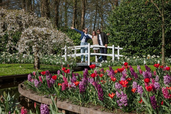 Amsterdam: Keukenhof, Zaanse Schans & Volendam Tour - Volendam and Marken by boat, fishing-village atmosphere without the long train