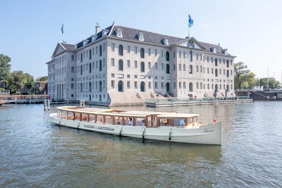 Amsterdam: King's Day Party Cruise with Open Bar & Music - Who should book this cruise, and who should skip it