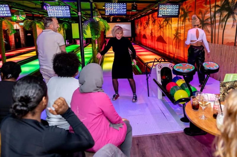 Amsterdam: LED Bowling Experience - Rainbow LED color effects and the “always something happening” factor