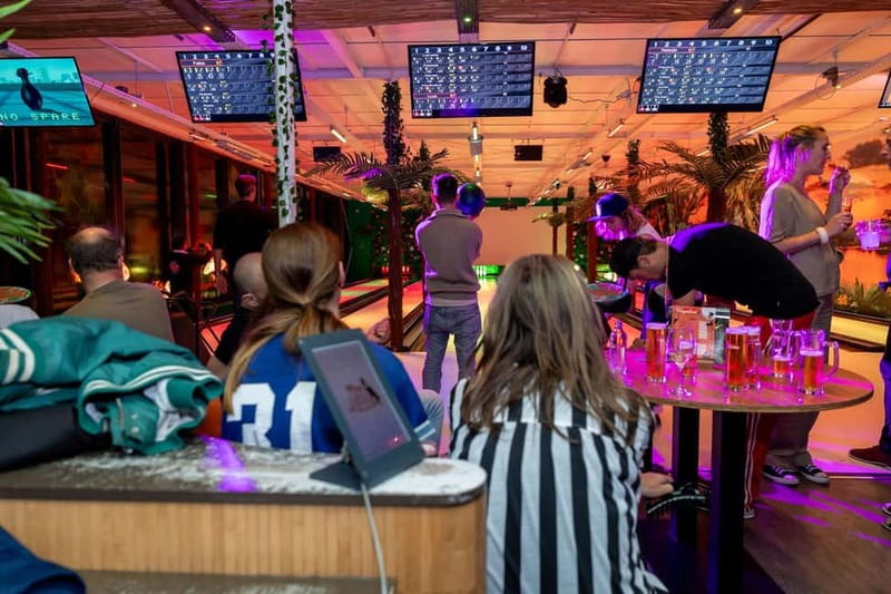 Amsterdam: LED Bowling Experience - Who should book this LED bowling night