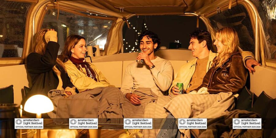 Amsterdam: Light Festival Boat+Unlimit.Drinks & Snack Option - What you’ll actually see from the water: lights plus classic canal highlights