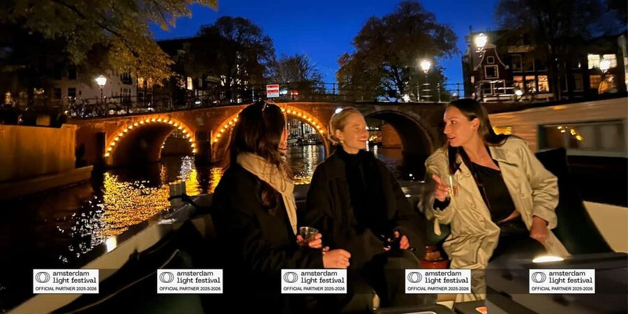 Amsterdam: Light Festival Boat+Unlimit.Drinks & Snack Option - Price and value: when $35 feels like a smart winter plan