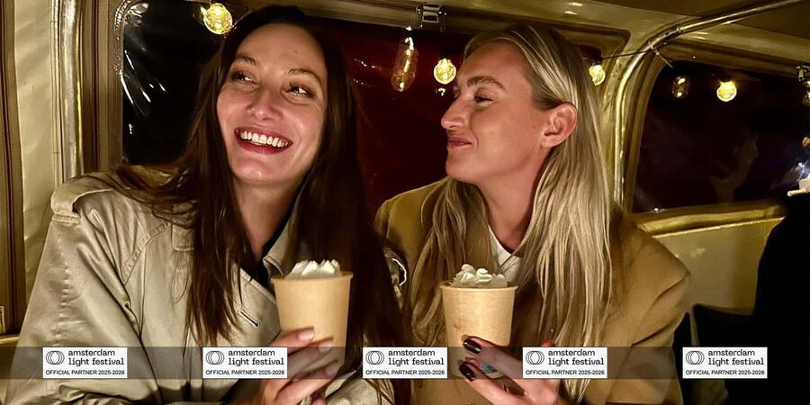 Amsterdam: Light Festival Boat+Unlimit.Drinks & Snack Option - Electric comfort, blankets, and optional unlimited hot drinks