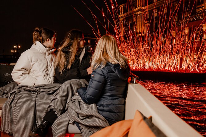 Amsterdam Light Festival: Canal Cruise + Bite & Unlimited Drinks - Open Boat in Dry Weather, Covered in Rain (So Plan for Visibility)