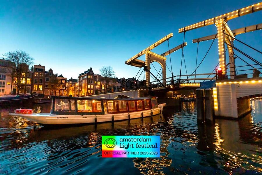 Amsterdam: Light Festival Cruise + Stroopwafel & Hot Choco - Key things I’d focus on