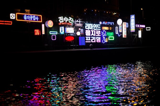 Amsterdam: Light Festival Cruise with Unlimited Drinks Option - NEMO museum at night: where the light feels purposeful