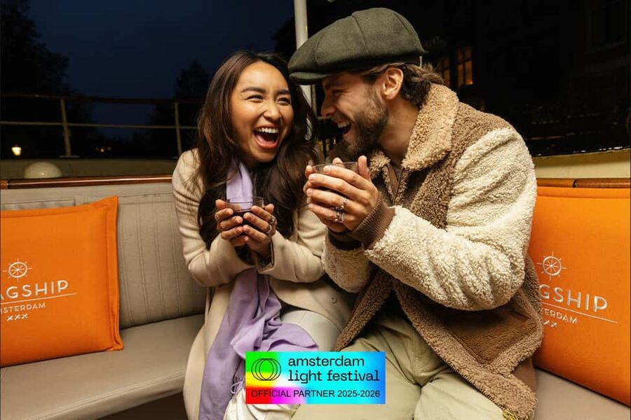 Amsterdam: Light Festival Heated Cruise + Unl Drinks & Snack - The guide experience: English commentary that keeps your eyes moving