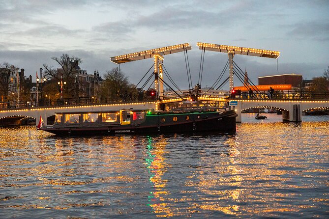 Amsterdam: Light Festival Open Boat - Unl. Drinks Option - Why Amsterdam Light Festival looks best from an open electric canal boat