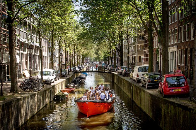 Amsterdam Light Festival: Saloon Boat Cruise + Hot Drinks & Bite - How the Experience Plays Out During the 75 Minutes