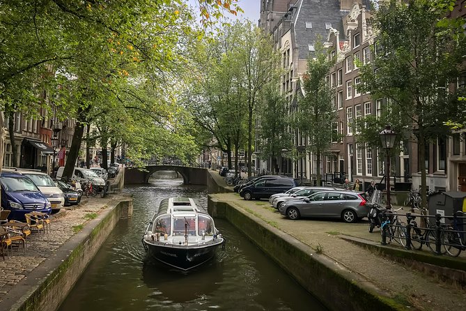 Amsterdam Live Guided Sightseeing Canal Cruise - Timing: when to go and how to dress for the water