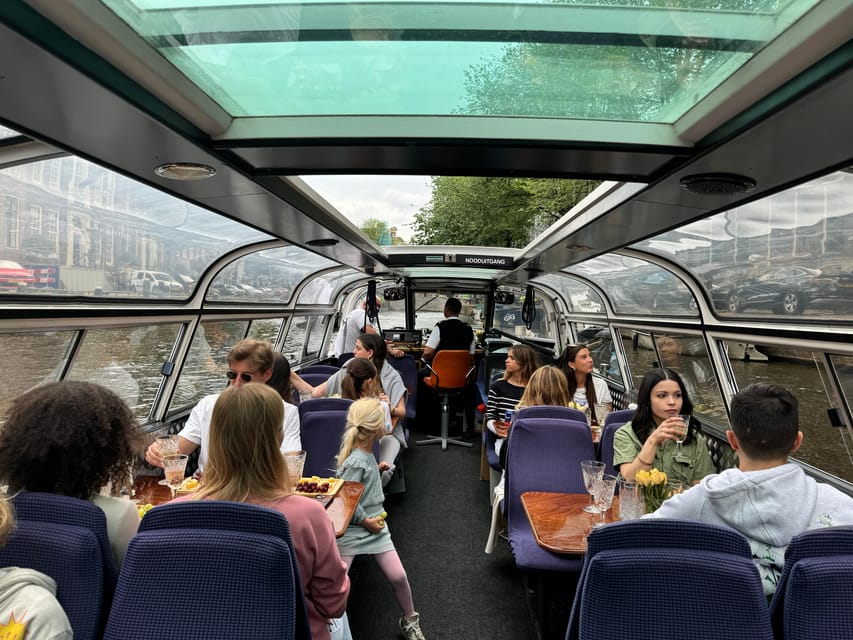 Amsterdam: Luxury Cheese & Wine Canal Cruise - The guide makes the difference, especially when stories click