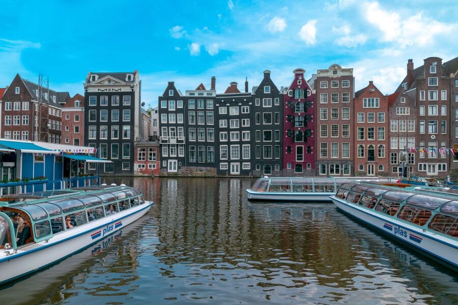 Amsterdam: Luxury Private Boat Tour - Why the 100% electric canal cruise feels different in Amsterdam