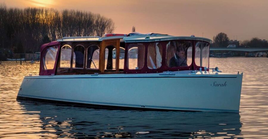 Amsterdam: Luxury Private Boat Tour - Drinks included: small comfort, real momentum