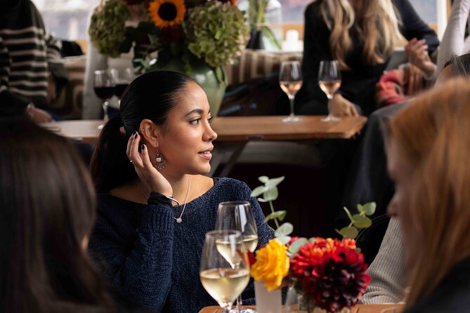Amsterdam: Luxury Saloon Boat Cruise with Cocktails & Waffle - The canal route, what you will actually see during the hour